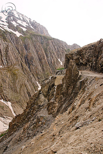 zojila pass - drass valley - leh to srinagar road - kashmir, dras valley, drass valley, kashmir, mountain pass, mountains, road, zoji la, zoji pass, zojila pass