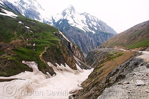 zojila pass - drass valley - leh to srinagar road - kashmir, dras valley, drass valley, kashmir, mountains, snow, zoji la, zoji pass, zojila pass