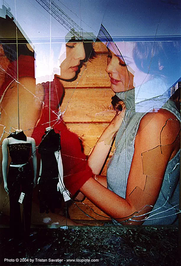 broken window (berlin), broken glass, dummys, mannequins, shop window, women