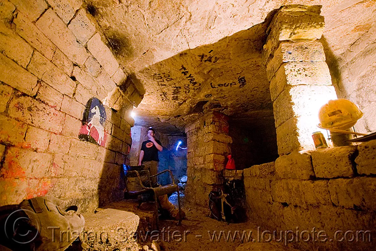 catacombes de paris - catacombs of paris (off-limit area) - bar de rats - rocco, cataphile, cave, clandestines, illegal, pilier, pillar, trespassing, underground quarry