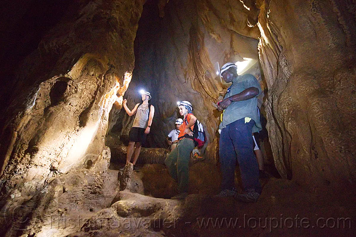 caving in mulu - racer cave (borneo), borneo, cavers, caving, gunung mulu national park, malaysia, natural cave, racer cave, spelunkers, spelunking