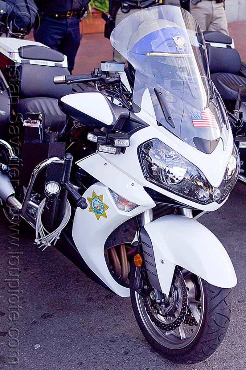 CHP kawasaki concours 14 motorcycle, california highway patrol, chp, flex cuffs, kawasaki concours 14 abs, law enforcement, motor cop, motor officer, motorcycle police, parked, police baton, zip-ties