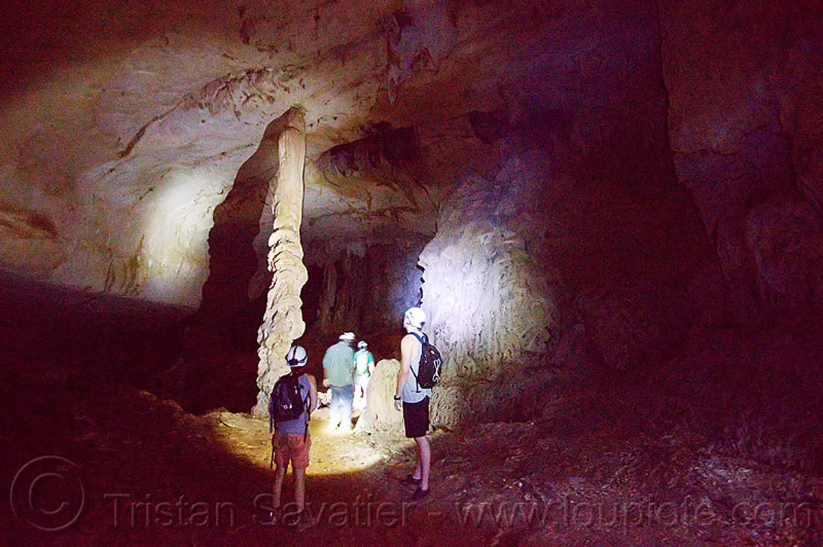 column, cave formation, caving in mulu, borneo