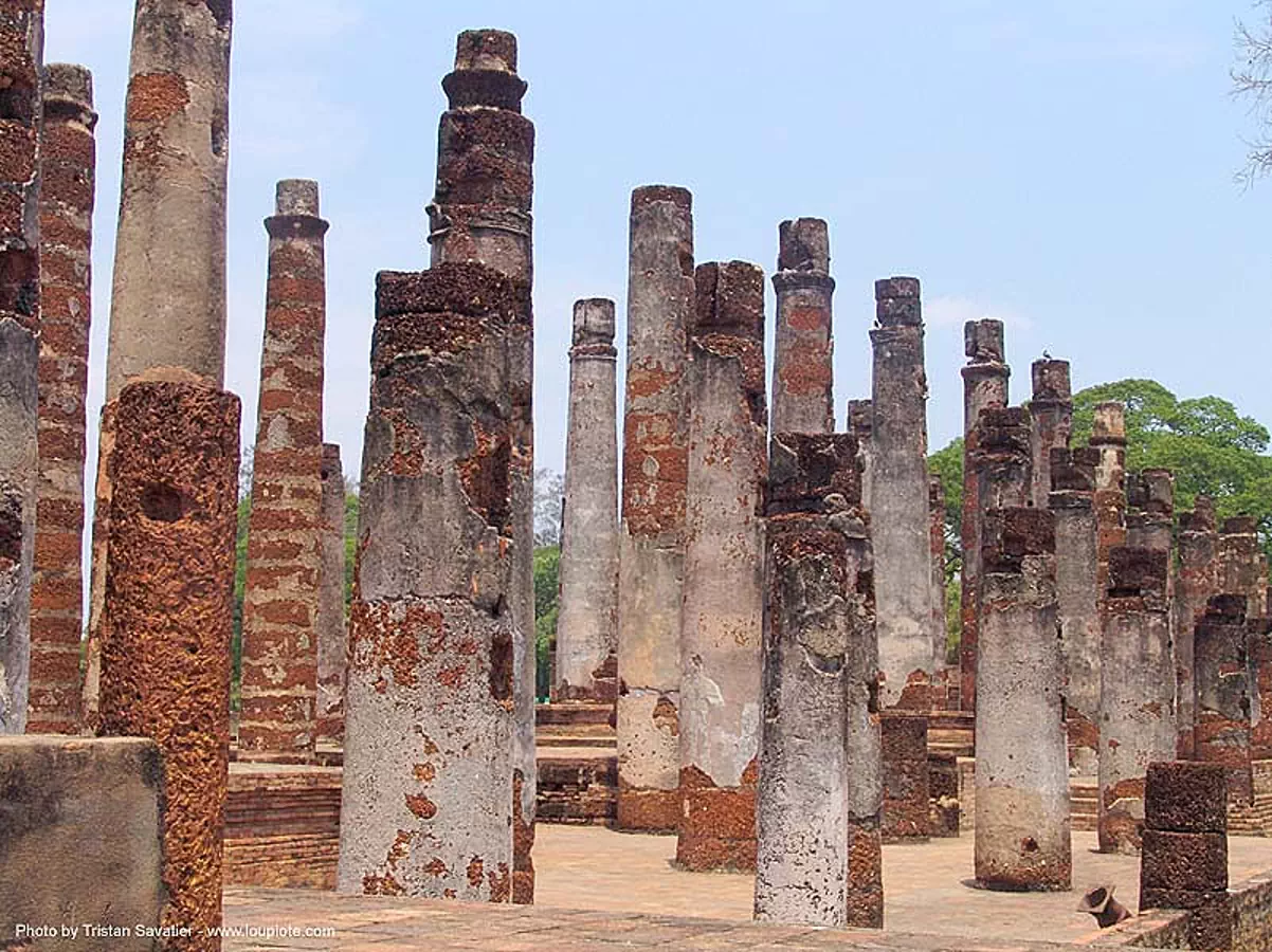 columns - temple ruins - อุทยาน ประวัติศาสตร์ สุโขทัย - เมือง เก่า สุโขทัย - sukhothai (thailand), columns, pillars, ruins, sukhothai, thailand, wat mahathat, อุทยาน ประวัติศาสตร์ สุโขทัย, เมือง เก่า สุโขทัย