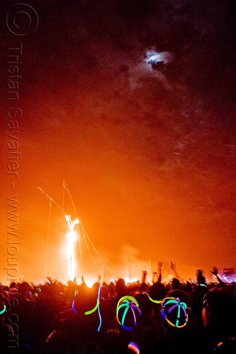 crowd around the burning man - burning man 2009, crowd, full moon, night of the burn, the burning man, the man burning