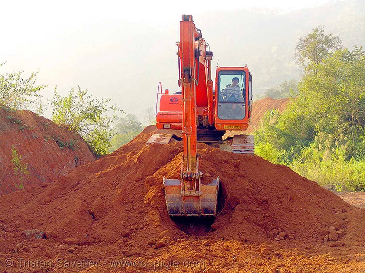 daewoo S220LC-V excavator - road construction - vietnam, at work, daewoo excavator, daewoo s220lc-v excavator, dirt road, earth road, groundwork, road construction, roadworks, unpaved, vietnam, working