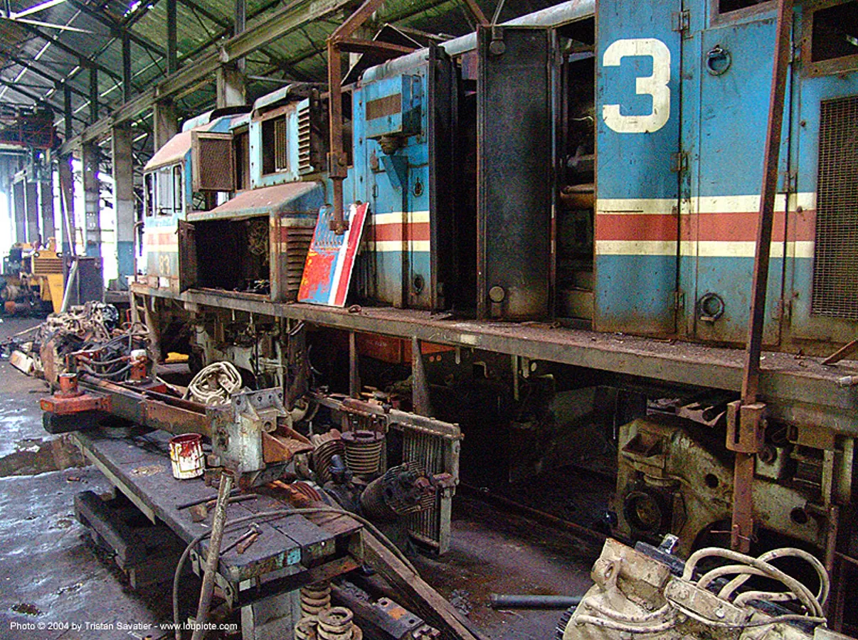 electric train engine working