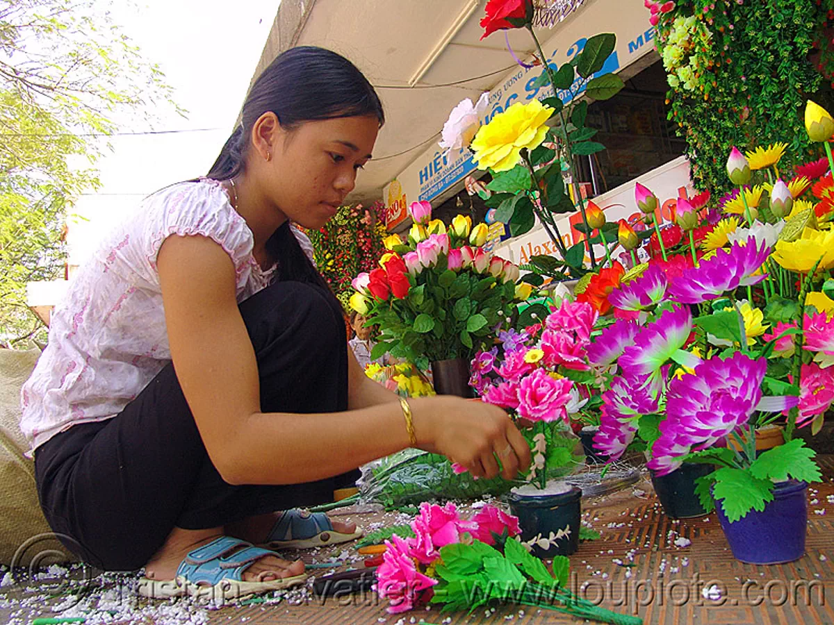 fake flowers, child labour, vietnam