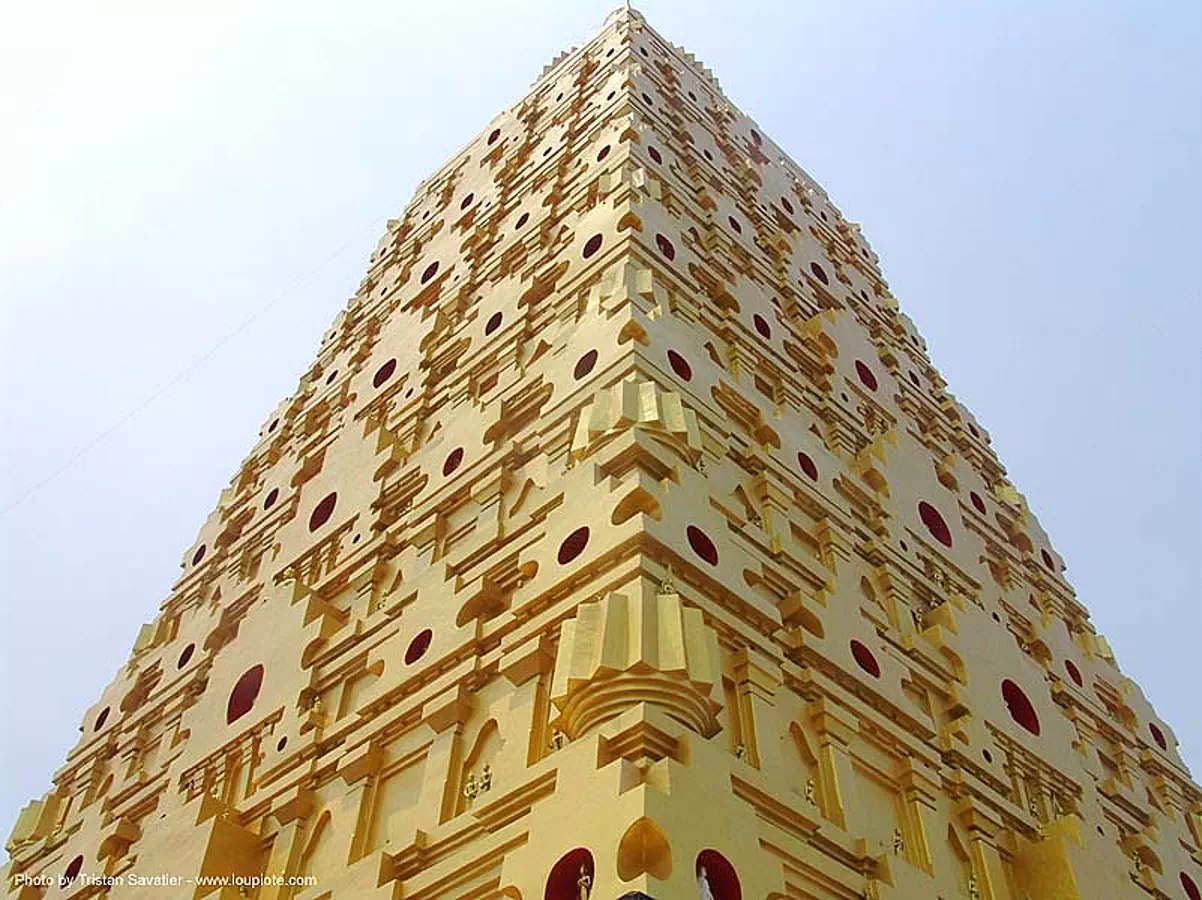 giant golden tower in wat - สังขละบุรี - sangklaburi - thailand, golden color, sangklaburi, thailand, wat, วัดวังก์วิเวการาม, สังขละบุรี