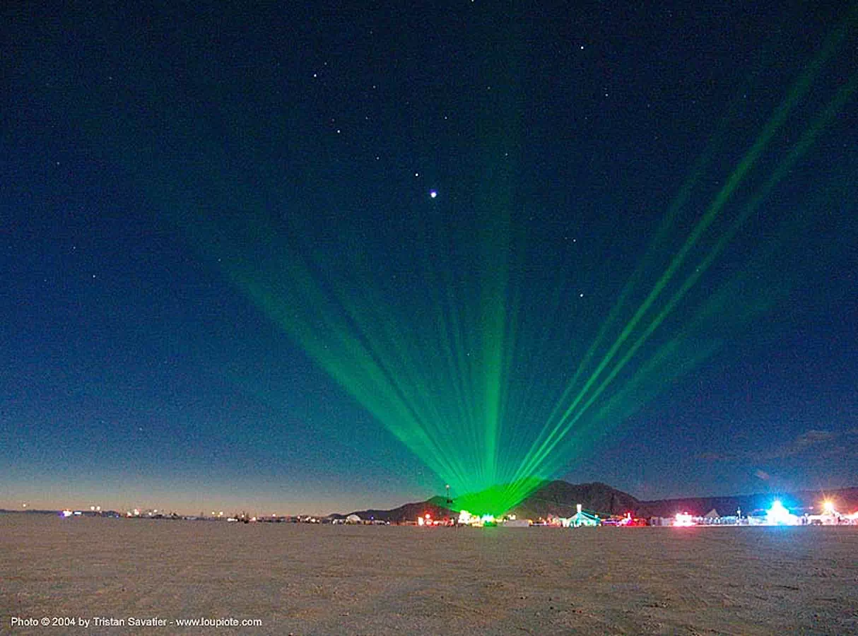 green laser on the playa - burning man 2004, burning man, green laser, laser lightshow, laser show, night