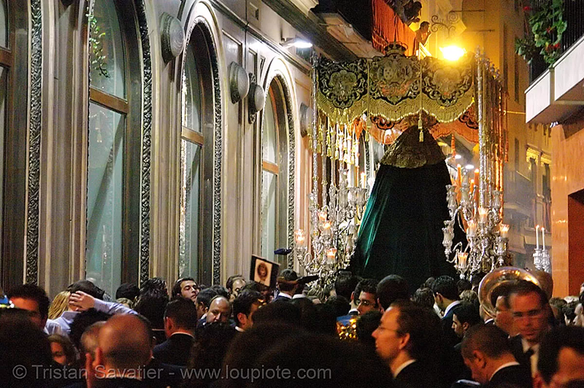 hermandad de la trinidad, paso de la virgen, semana santa en sevilla