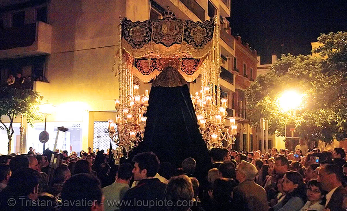 hermandad de la trinidad, paso de la virgen, semana santa en sevilla