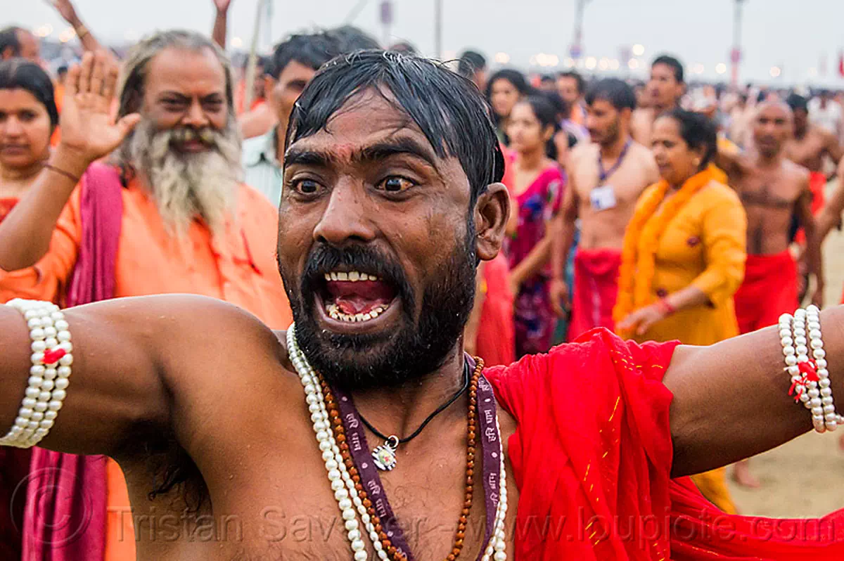hindu devotee with red eyes at the kumbh mela (india), babas, beard, bracelets, guru, hindu pilgrimage, hinduism, kumbh mela, men, pearl beads, pearl necklaces, red eyes, sadhu, screaming, white beads