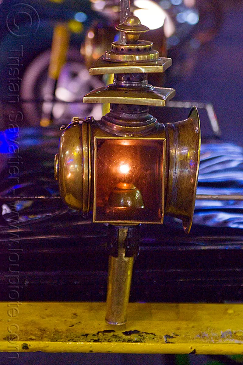 horse carriage lantern, carriage lantern, malioboro, night, oil lamp, petrol lamp