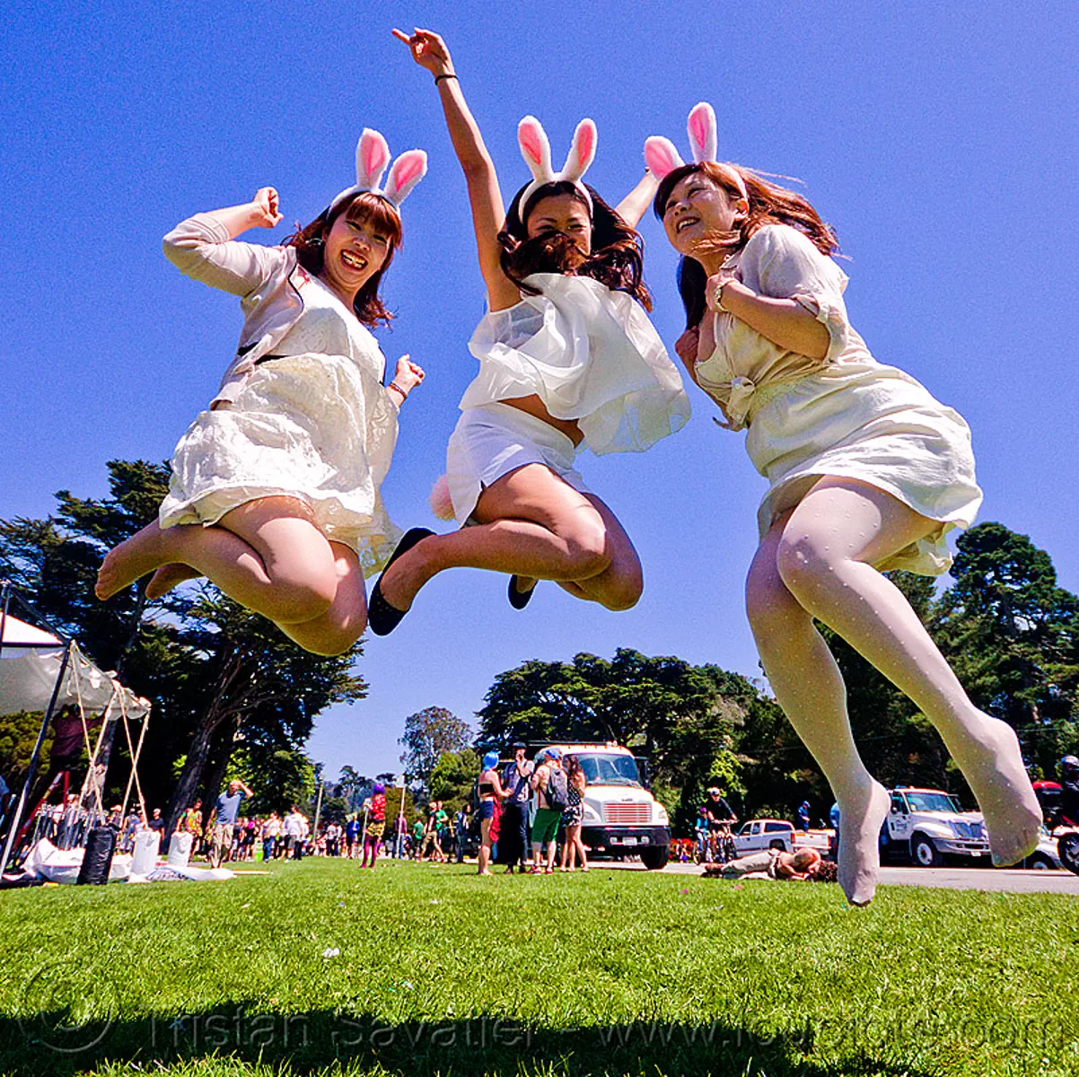 jumping bunny girls - bay to breakers footrace and street party (san francisco)-, bay to breakers, bunnies, bunny ears, footrace, golden gate park, japanese, jump, jumpshot, lawn, street party, women