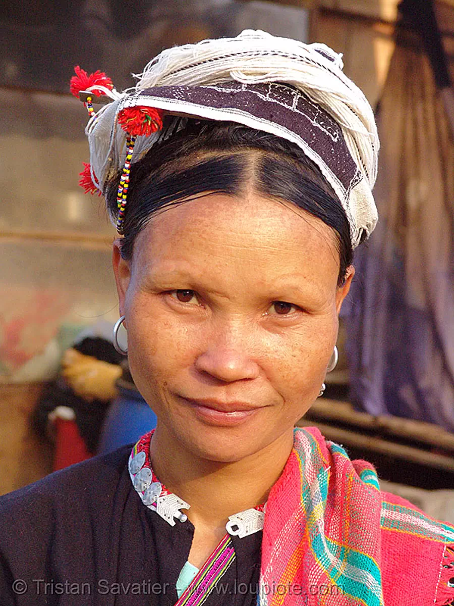 "kim mun lantien sha" dao/yao tribe woman wearing celestial crown headdress - vietnam, asian woman, bảo lạc, celestial crown, dao, dzao tribe, hat, headdress, hill tribes, indigenous, kim mun lantien sha, vietnam, yao tribe