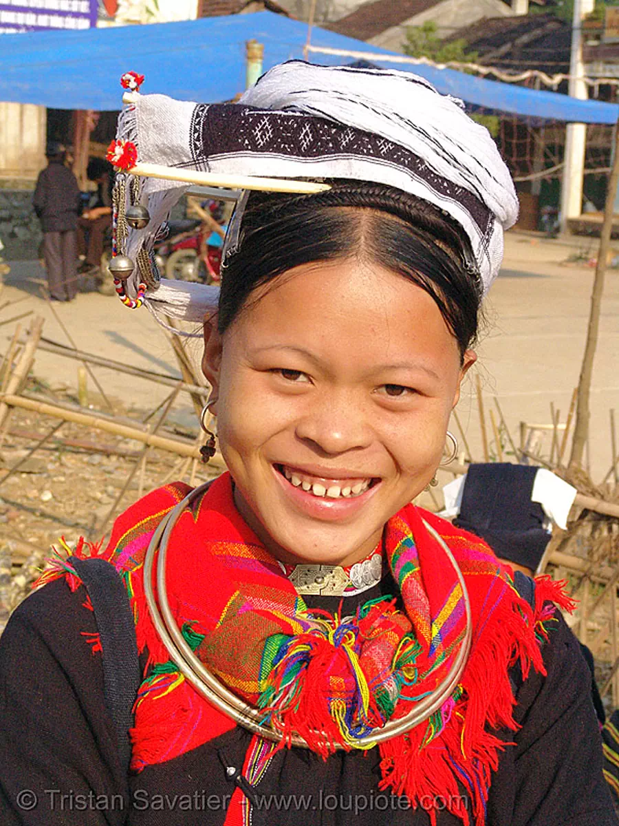 "kim mun lantien sha" dao/yao tribe woman wearing celestial crown headdress - vietnam, asian woman, bảo lạc, celestial crown, colorful, dao, dzao tribe, headdress, hill tribes, indigenous, kim mun lantien sha, vietnam, yao tribe