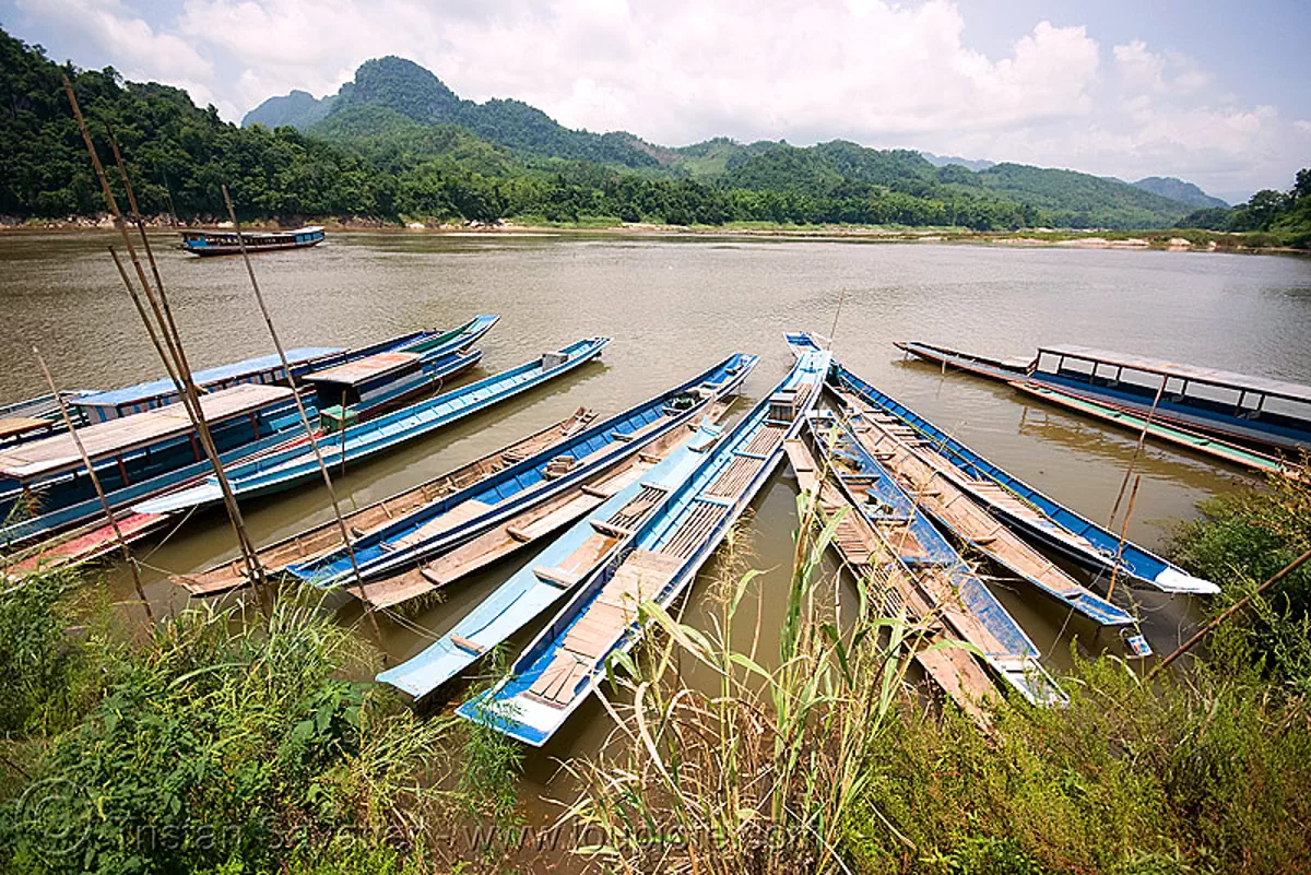 long boats on mekong river near luang prabang (laos), laos, long boats, luang prabang, mekong, mooring, river boats, rowing boats, small boats