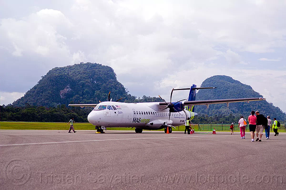Gunung Mulu National Park Airport www.loupiote.com