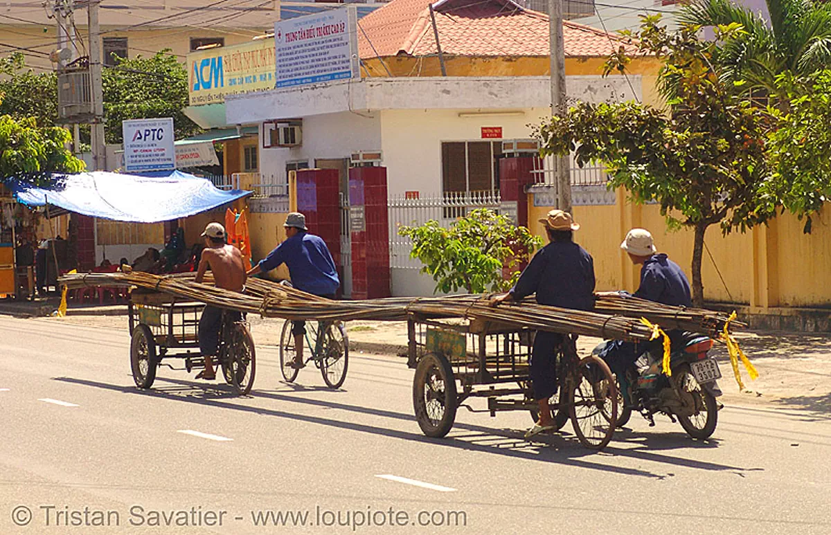 oversize-load-cargo-tricycles-carrying-rebars-vietnam-87750366.jpg