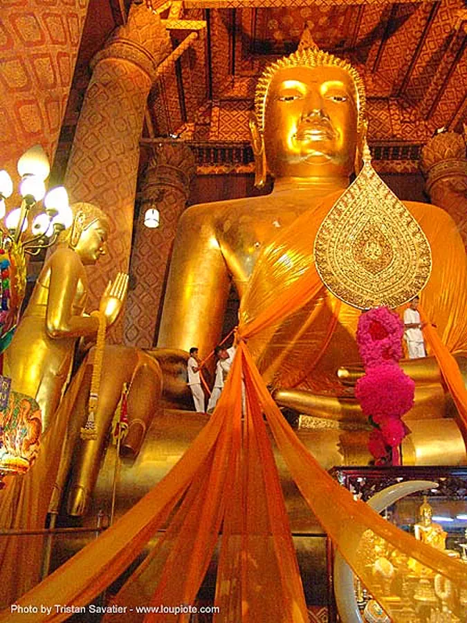 พระพุทธรูป - people dressing-up a giant buddha statue - สุโขทัย - sukhothai - thailand, bhagwa, buddha image, buddha statue, buddhism, buddhist temple, chinese, cloth, cross-legged, golden color, saffron color, sculpture, sukhothai, thailand, wat, พระพุทธรูป, สุโขทัย