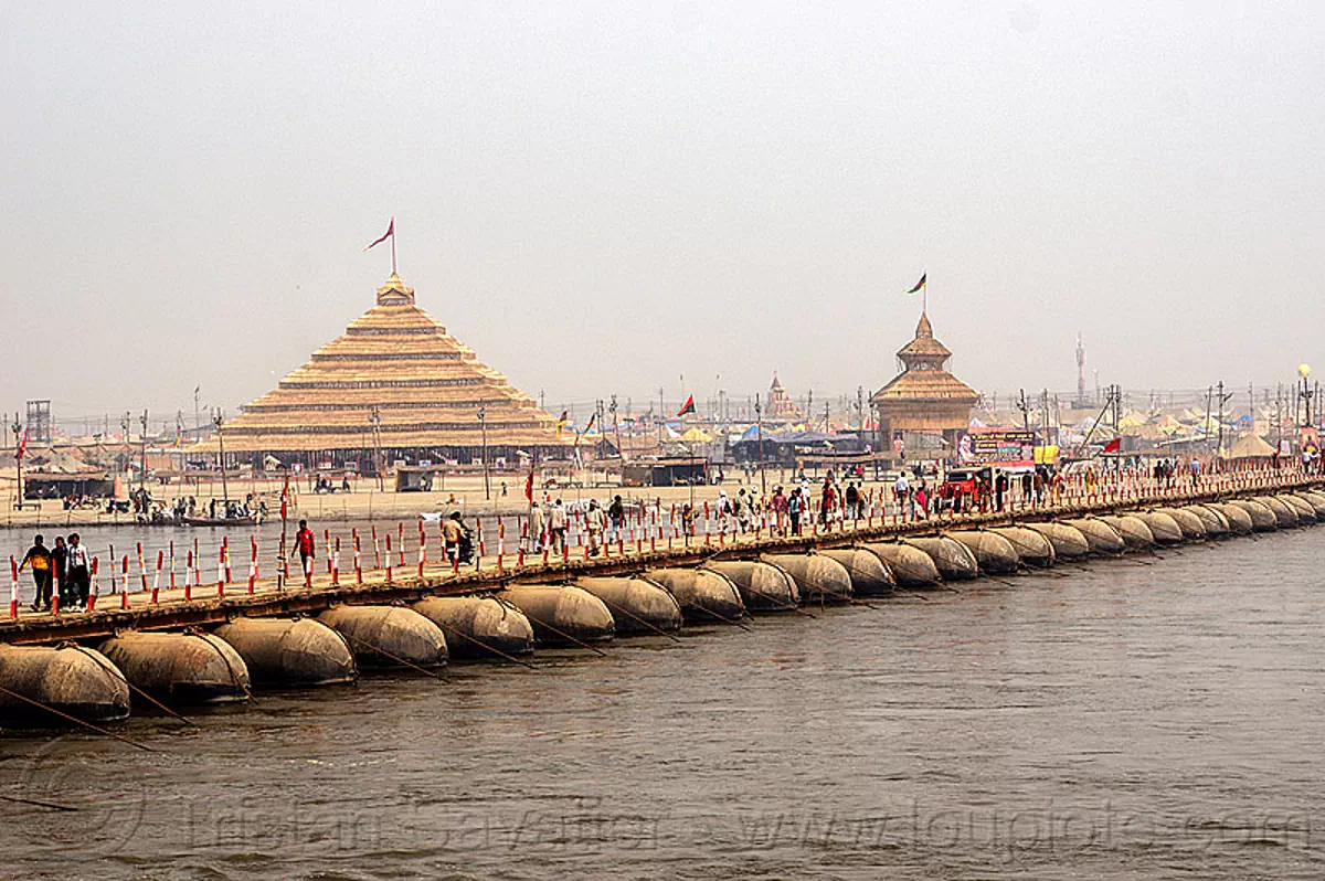 pontoon bridge over the ganges river, kumbh mela 2013, india