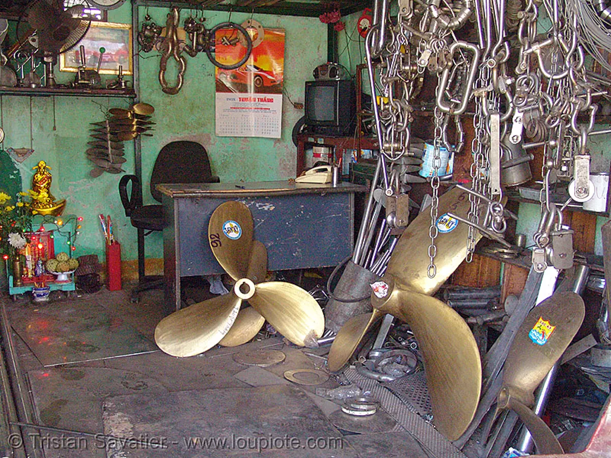 propellers, boat shop, vietnam