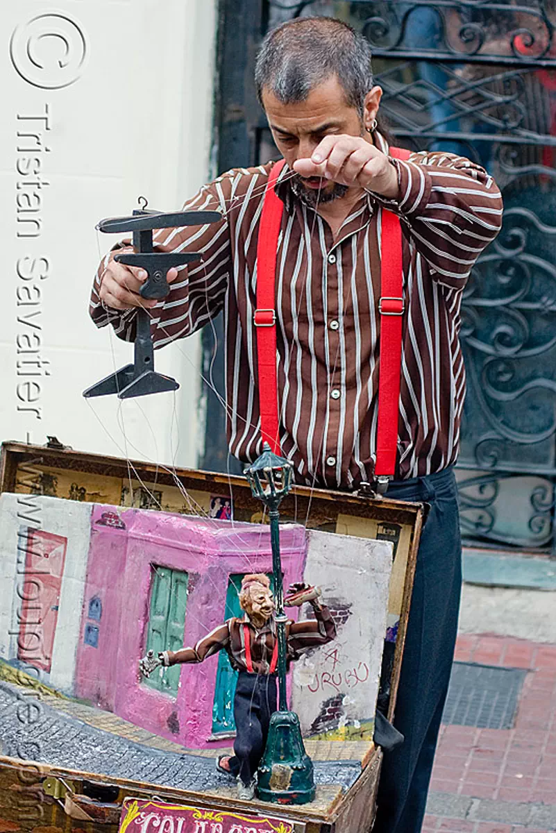 puppeteer with string puppet,