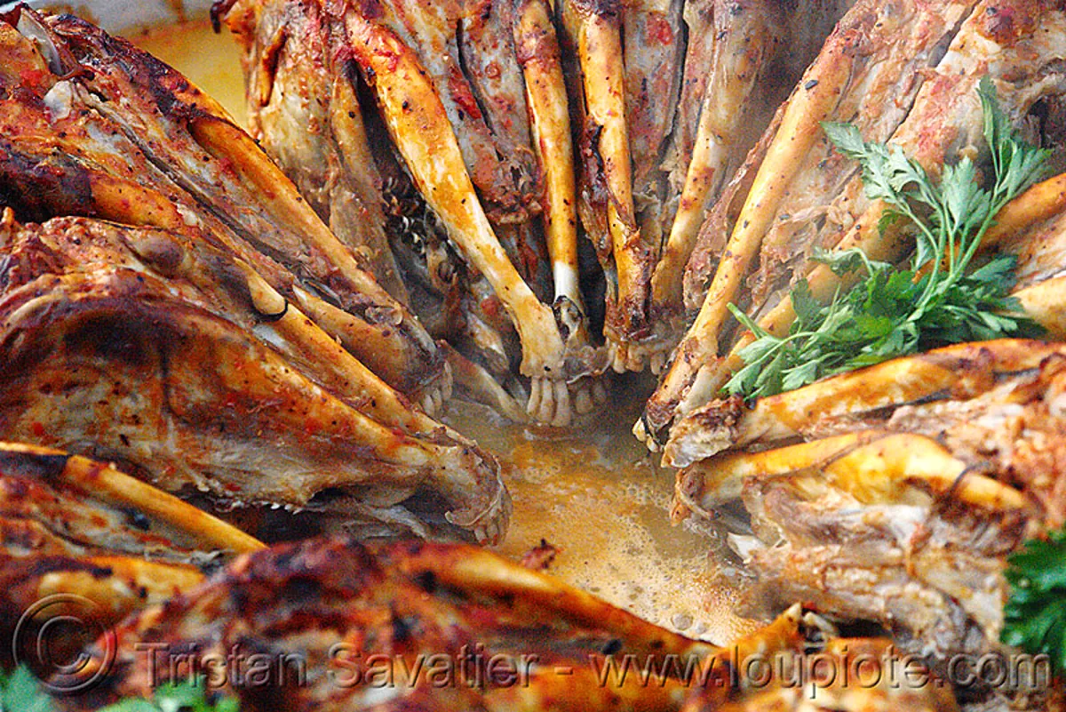roasted goat heads, ser û pê, closeup