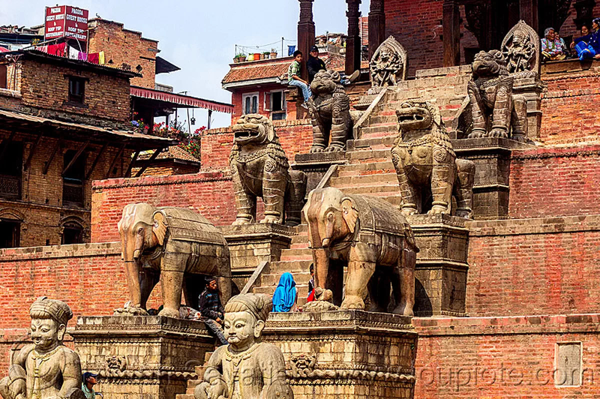 stair to the nyatapola temple - tachupal tole - bhaktapur (nepal), bhaktapur, hindu temple, hinduism, nyatapola temple, stairs, statue, steps, stone elephants, stone lions, tachupal tole