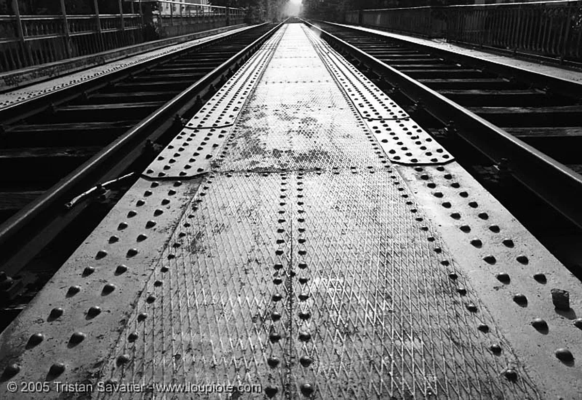 steel beams and rivets - petite ceinture - abandoned underground railway (paris, france), paris, rail tracks, railroad tracks, railway tracks, rivets, steel beams, train tracks