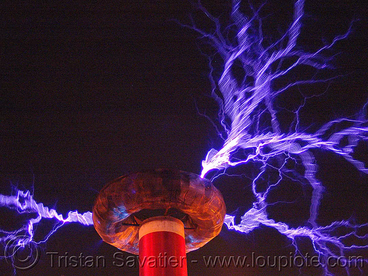 tesla coil discharging, electric arcs