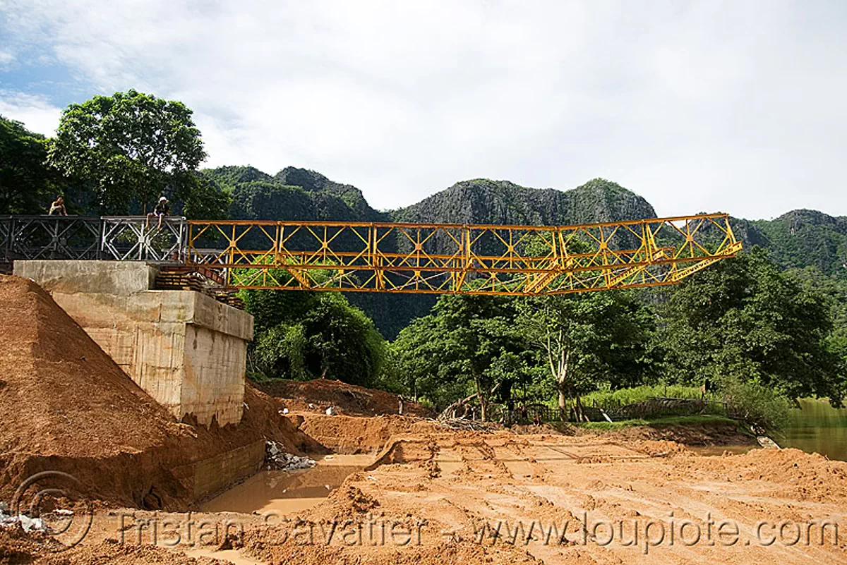 truss bridge construction (laos), bridge construction, kong lor, laos, metal truss