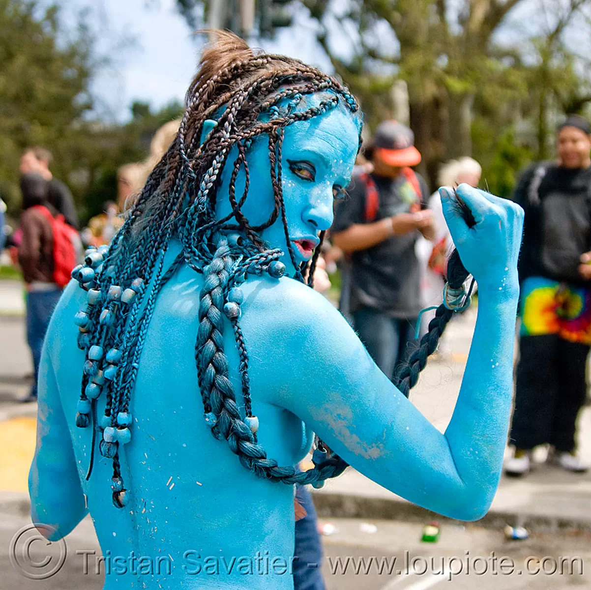 woman in avatar costume - bay to breaker footrace and street party (san francisco), avatar, bay to breakers, blue, body art, body paint, body painting, braid, braided hair, costume, footrace, hair beads, street party, woman