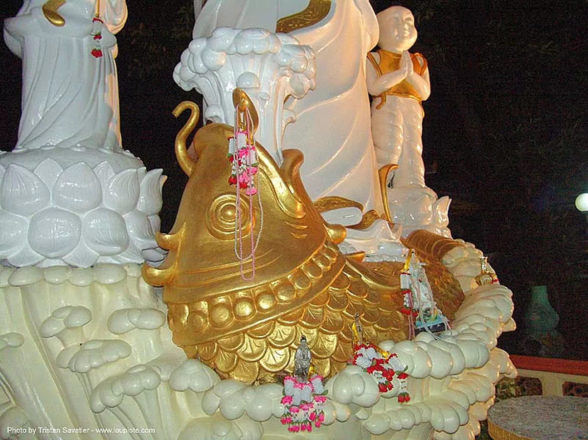 Chinese Temple - Sculptures - Golden Fish - Tha Ton - near Fang (Thailand)