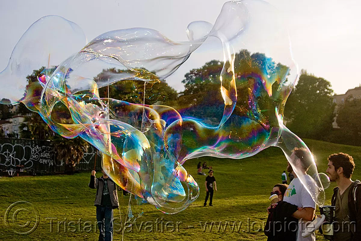 Giant Soap Bubble, image size:1200x801