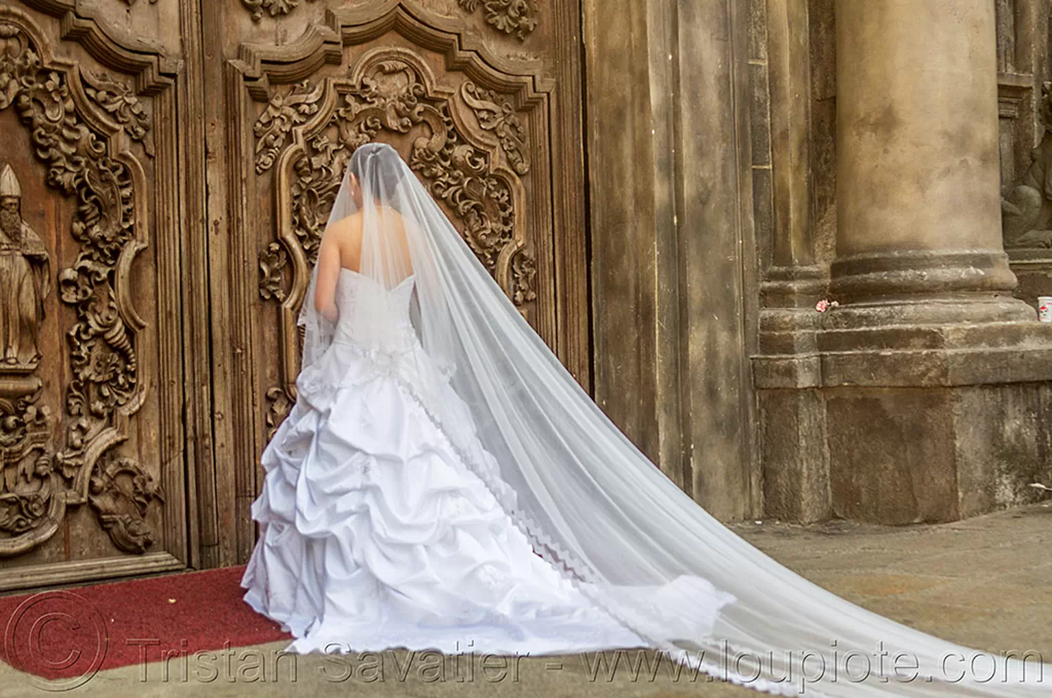 Wedding Dress with Long Veil - Manila (Philippines)