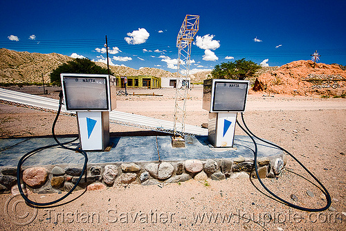 abandoned gas station (argentina), argentina, cafayate, calchaquí valley, gas pumps, gas station, ghost town, nafta, noroeste argentino, petrol pumps, petrol station, valles calchaquíes