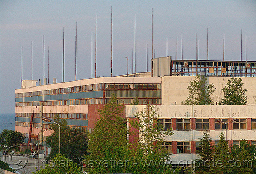 abandoned-government-building-near-primorsko - roof antennas - kgb (bulgaria), intelligence agency, kgb, radio antennas, roof, spying, trespassing, whip antennas