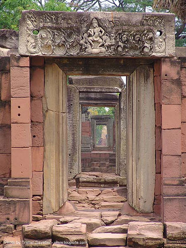 aligned gates - wat phimai khmer temple ruins - thailand, doors, hindu temple, hinduism, khmer, ruins, พิมาย, อุทยานประวัติศาสตร์พิมาย