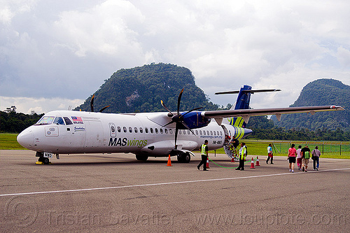 atr-72 - mulu airport (borneo), 9m-mwd, aircraft, atr-72-212a, atr-72-500, boarding, borneo, clouds, gunung mulu national park, malaysia, maswings, mulu airport, passengers, plane, stol, tarmac, taxiway, turboprop