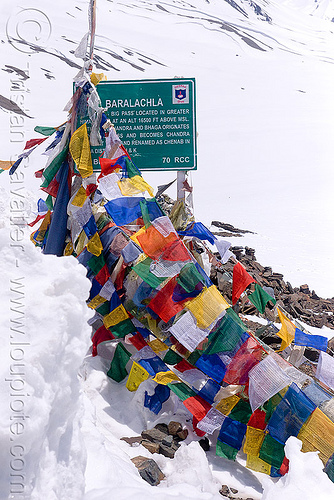 baralacha pass - manali to leh road (india), baralacha pass, baralachala, buddhism, ladakh, mountain pass, mountains, prayer flags, sign, snow, tibetan