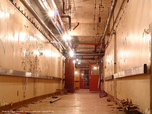 basement - hallway - abandoned hospital (presidio, san francisco) - phsh, abandoned building, abandoned hospital, graffiti, presidio hospital, presidio landmark apartments, trespassing