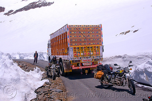 ben driving his motorcycle around a stalled truck - manali to leh road (india), baralacha pass, baralachala, ben, ladakh, lorry, motorcycle touring, mountain pass, mountains, rider, riding, road, royal enfield bullet, snow, truck