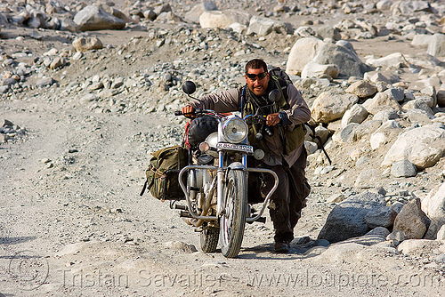 ben pushing his royal enfield motorcycle - road to pangong lake - ladakh (india), 350cc, ben, ladakh, motorcycle touring, road, royal enfield bullet