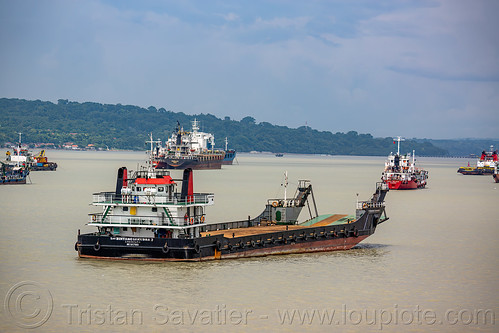 bintang samudra 2 - landing craft, boat, cargo ship, madura strait, merchant ship, mooring, surabaya