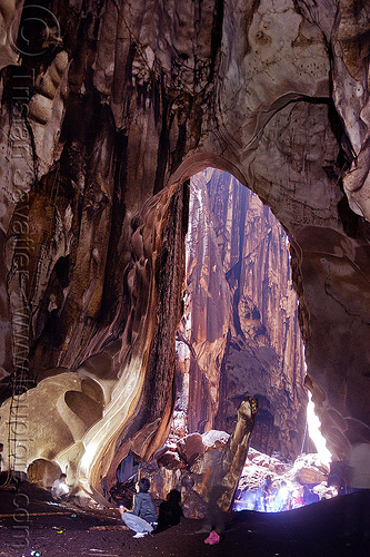 bird's nests collectors - gua madai - madai cave (borneo), bird's nest, borneo, caving, gua madai, ida'an, idahan, madai caves, malaysia, man, natural cave, spelunking, squatting