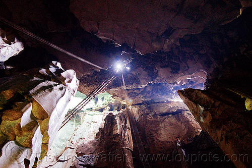 bird's nests collectors on bamboo ladder - gua madai - madai cave (borneo), bamboo ladder, bird's nest, borneo, caving, gua madai, ida'an, idahan, madai caves, malaysia, natural cave, ropes, spelunking