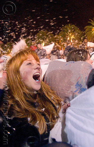 blond girl screaming - the great san francisco pillow fight 2009, down feathers, night, pillows, woman, world pillow fight day