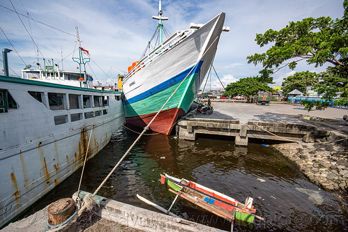 bow of traditional pinisi boat (bugis schooner), boats, bugis schooners, dock, harbor, makassar, pinisi, ship bow, ships